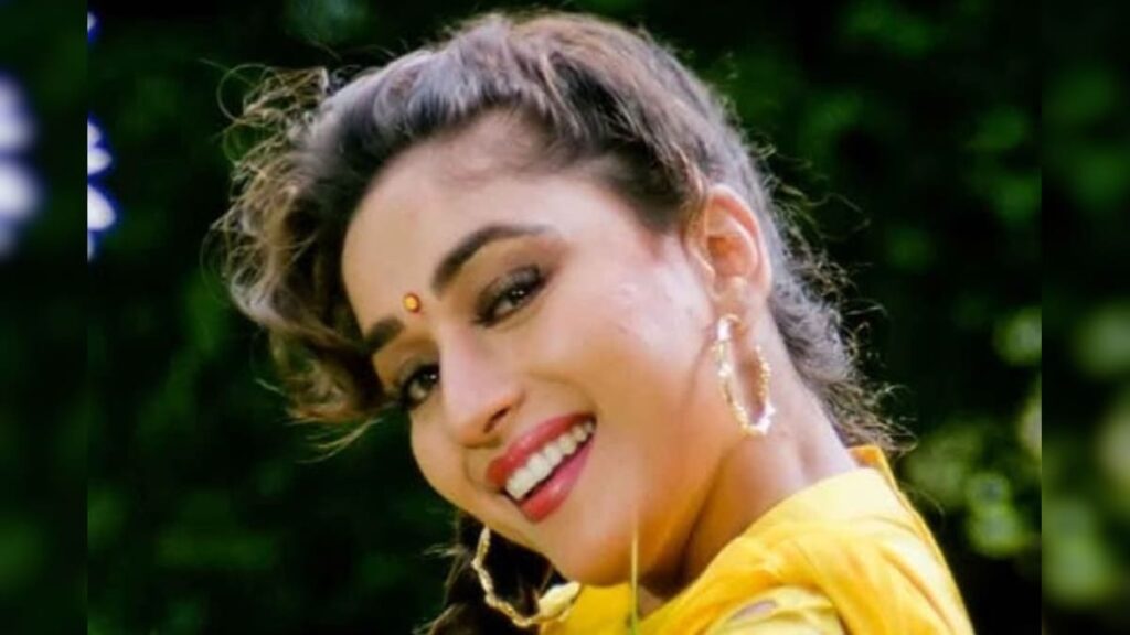 madhuri-dixit-dance-2025-12-ef04a580b3a58b7f028334f372670927-3x2.jpg