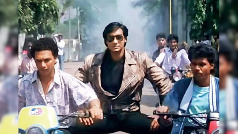 ajay-devgn-phool-aur-kaante-bike-scene-2025-11-ee4038d40f21f7619a4552685c250421-3x2.jpg